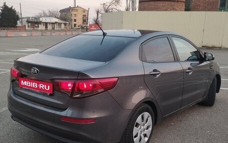 KIA Rio III рестайлинг, 2016 год, 900 000 рублей, 4 фотография