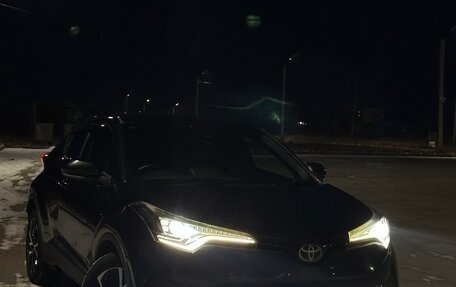 Toyota C-HR I рестайлинг, 2017 год, 1 900 000 рублей, 1 фотография