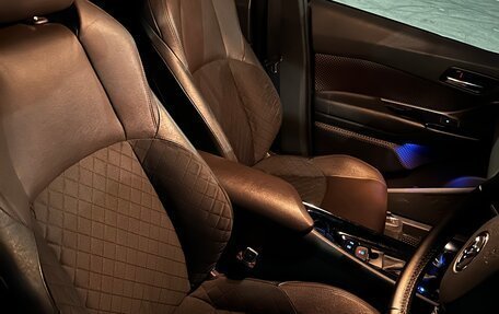 Toyota C-HR I рестайлинг, 2017 год, 1 900 000 рублей, 8 фотография