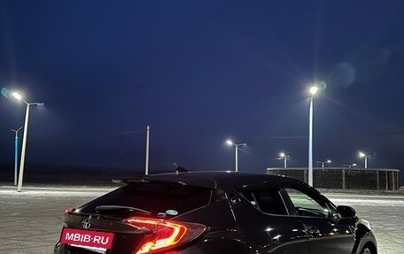 Toyota C-HR I рестайлинг, 2017 год, 1 900 000 рублей, 3 фотография