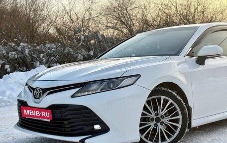 Toyota Camry, 2018 год, 1 900 000 рублей, 3 фотография