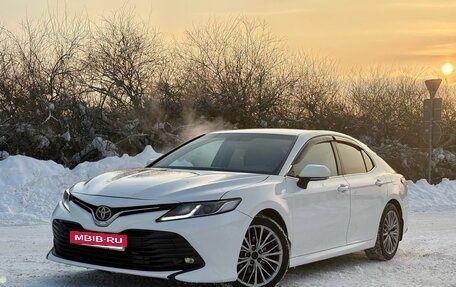 Toyota Camry, 2018 год, 1 900 000 рублей, 2 фотография