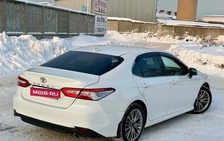 Toyota Camry, 2018 год, 1 900 000 рублей, 4 фотография