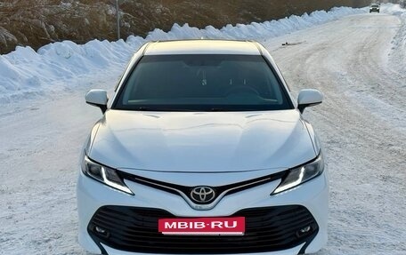 Toyota Camry, 2018 год, 1 900 000 рублей, 6 фотография