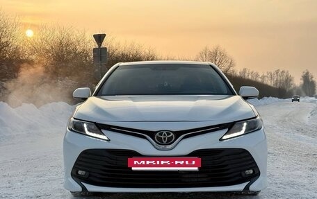 Toyota Camry, 2018 год, 1 900 000 рублей, 7 фотография