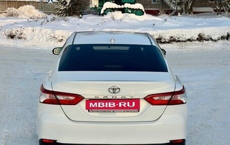 Toyota Camry, 2018 год, 1 900 000 рублей, 8 фотография