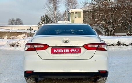 Toyota Camry, 2018 год, 1 900 000 рублей, 9 фотография