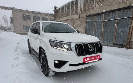 Toyota Land Cruiser Prado 150 рестайлинг 2, 2018 год, 4 300 000 рублей, 9 фотография