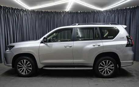 Toyota Land Cruiser Prado 150 рестайлинг 2, 2021 год, 9 498 000 рублей, 8 фотография