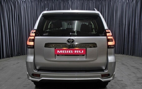 Toyota Land Cruiser Prado 150 рестайлинг 2, 2021 год, 9 498 000 рублей, 6 фотография