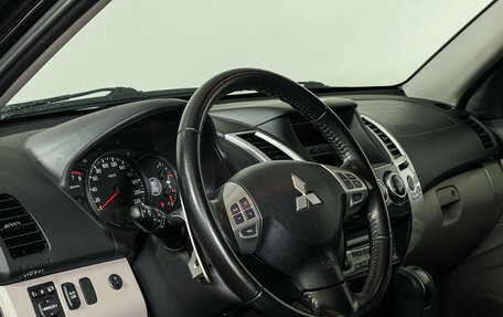 Mitsubishi Pajero Sport II рестайлинг, 2013 год, 2 497 000 рублей, 13 фотография