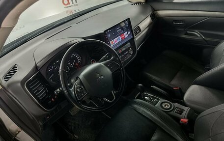 Mitsubishi Outlander III рестайлинг 3, 2015 год, 1 249 000 рублей, 10 фотография