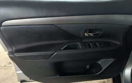 Mitsubishi Outlander III рестайлинг 3, 2015 год, 1 249 000 рублей, 19 фотография