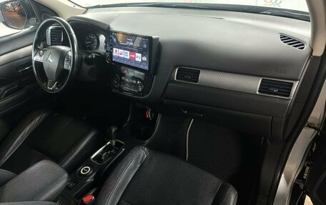 Mitsubishi Outlander III рестайлинг 3, 2015 год, 1 249 000 рублей, 12 фотография