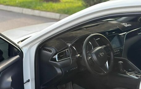 Toyota Camry, 2018 год, 1 700 000 рублей, 5 фотография