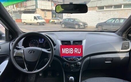 Hyundai Solaris II рестайлинг, 2015 год, 560 000 рублей, 3 фотография