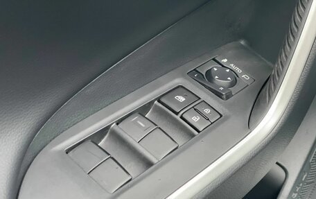 Toyota RAV4, 2025 год, 3 990 000 рублей, 8 фотография