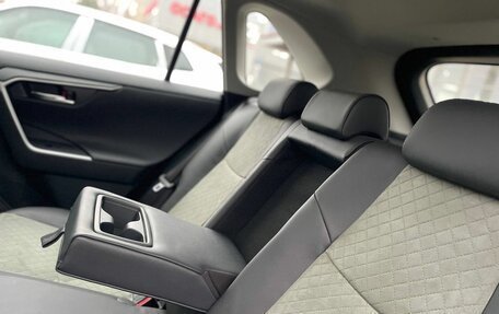 Toyota RAV4, 2025 год, 3 990 000 рублей, 17 фотография