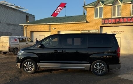 Hyundai Grand Starex Grand Starex I рестайлинг 2, 2019 год, 2 800 000 рублей, 1 фотография