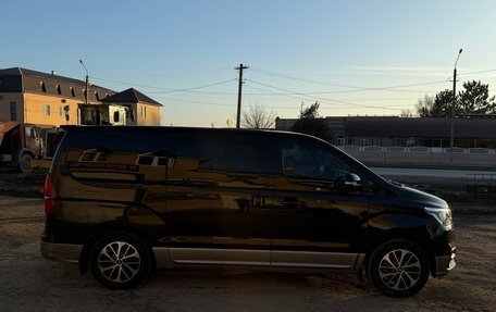 Hyundai Grand Starex Grand Starex I рестайлинг 2, 2019 год, 2 800 000 рублей, 2 фотография