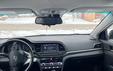 Hyundai Elantra VI рестайлинг, 2018 год, 1 600 000 рублей, 12 фотография