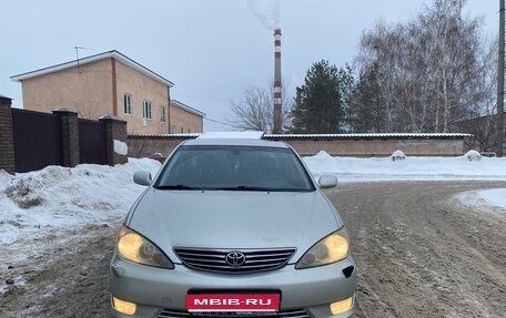 Toyota Camry V40, 2005 год, 850 000 рублей, 1 фотография