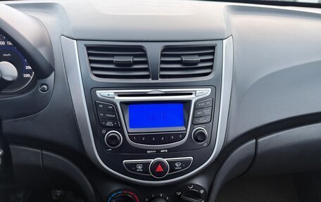 Hyundai Solaris II рестайлинг, 2012 год, 800 000 рублей, 14 фотография