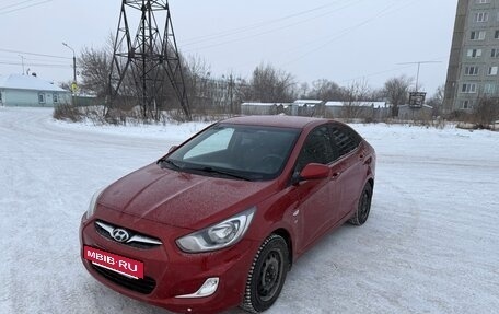 Hyundai Solaris II рестайлинг, 2012 год, 800 000 рублей, 2 фотография