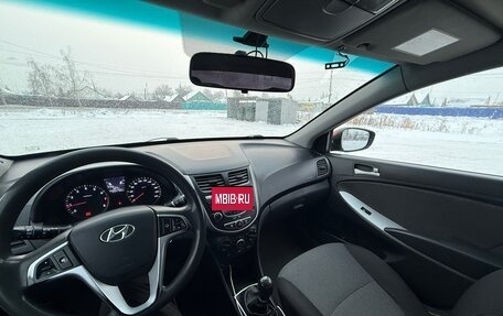 Hyundai Solaris II рестайлинг, 2012 год, 800 000 рублей, 11 фотография