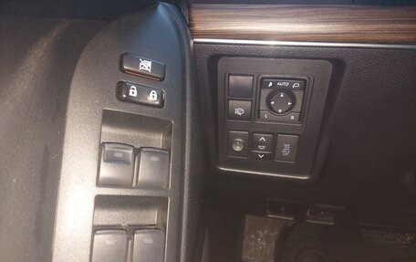 Toyota Land Cruiser Prado 150 рестайлинг 2, 2018 год, 4 150 000 рублей, 5 фотография