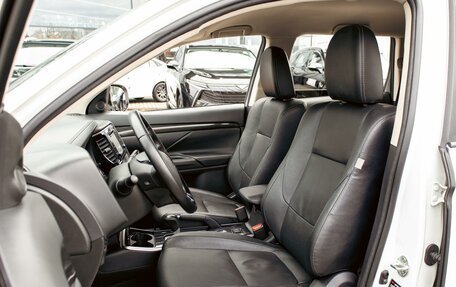 Mitsubishi Outlander III рестайлинг 3, 2018 год, 1 775 000 рублей, 11 фотография