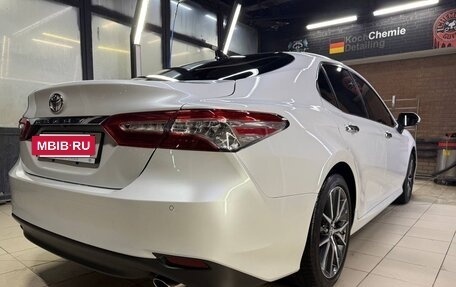 Toyota Camry, 2022 год, 3 800 000 рублей, 5 фотография