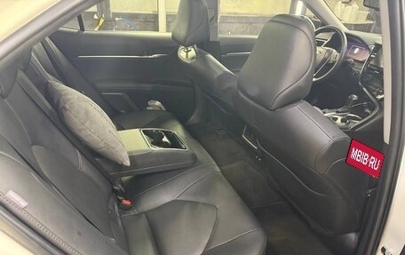 Toyota Camry, 2022 год, 3 800 000 рублей, 6 фотография