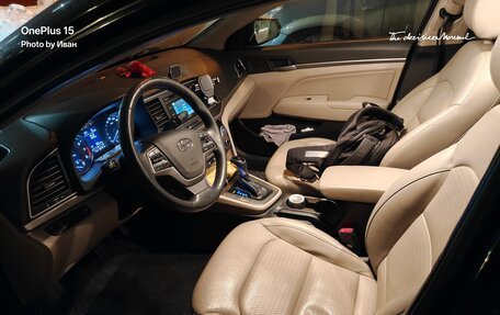 Hyundai Elantra VI рестайлинг, 2016 год, 1 300 000 рублей, 6 фотография