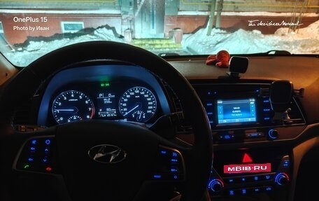 Hyundai Elantra VI рестайлинг, 2016 год, 1 300 000 рублей, 9 фотография