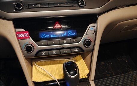 Hyundai Elantra VI рестайлинг, 2016 год, 1 300 000 рублей, 13 фотография