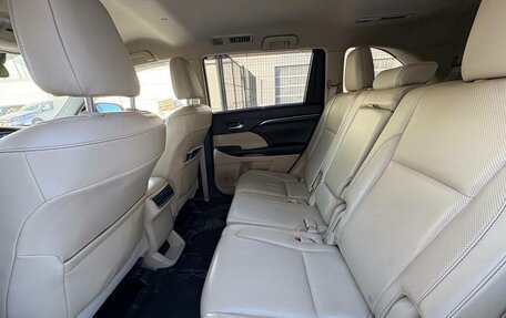 Toyota Highlander III, 2015 год, 3 200 000 рублей, 19 фотография