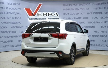 Mitsubishi Outlander III рестайлинг 3, 2020 год, 2 290 000 рублей, 5 фотография