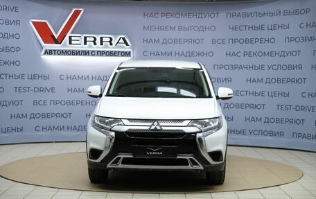Mitsubishi Outlander III рестайлинг 3, 2020 год, 2 290 000 рублей, 2 фотография