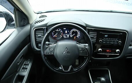 Mitsubishi Outlander III рестайлинг 3, 2020 год, 2 290 000 рублей, 12 фотография