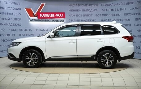 Mitsubishi Outlander III рестайлинг 3, 2020 год, 2 290 000 рублей, 8 фотография