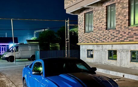 Ford Mustang VI рестайлинг, 2009 год, 1 499 000 рублей, 2 фотография