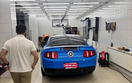 Ford Mustang VI рестайлинг, 2009 год, 1 499 000 рублей, 4 фотография