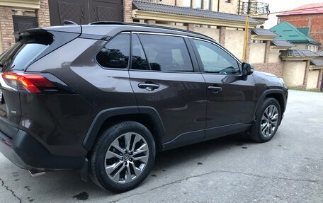 Toyota RAV4, 2021 год, 2 900 000 рублей, 3 фотография