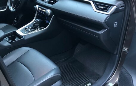 Toyota RAV4, 2021 год, 2 900 000 рублей, 9 фотография