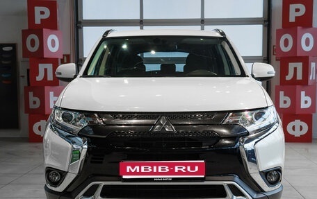 Mitsubishi Outlander III рестайлинг 3, 2022 год, 2 690 000 рублей, 2 фотография