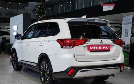 Mitsubishi Outlander III рестайлинг 3, 2022 год, 2 690 000 рублей, 6 фотография