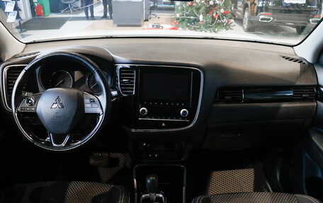 Mitsubishi Outlander III рестайлинг 3, 2022 год, 2 690 000 рублей, 23 фотография