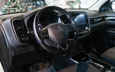 Mitsubishi Outlander III рестайлинг 3, 2022 год, 2 690 000 рублей, 22 фотография
