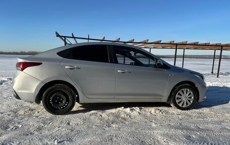 Hyundai Solaris II рестайлинг, 2017 год, 1 200 000 рублей, 3 фотография